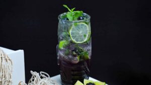 blackberries juice in glass with lemon